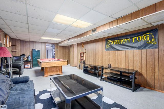 31557 Kelly Road, Fraser, MI 48026