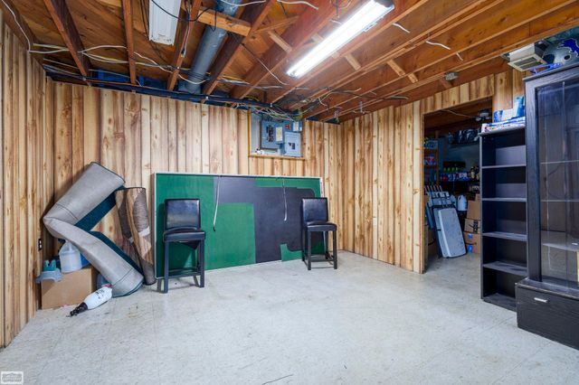 31557 Kelly Road, Fraser, MI 48026