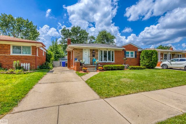 31557 Kelly Road, Fraser, MI 48026