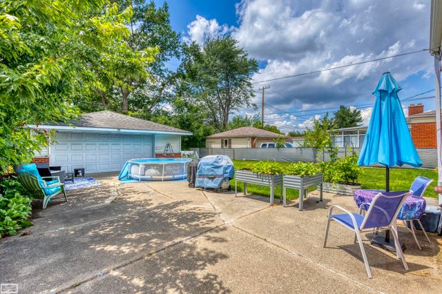 31557 Kelly Road, Fraser, MI 48026