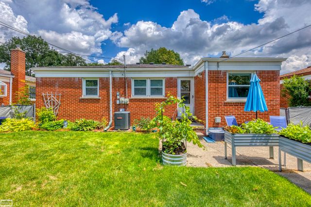 31557 Kelly Road, Fraser, MI 48026