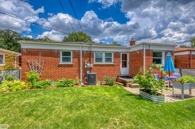 31557 Kelly Road, Fraser, MI 48026