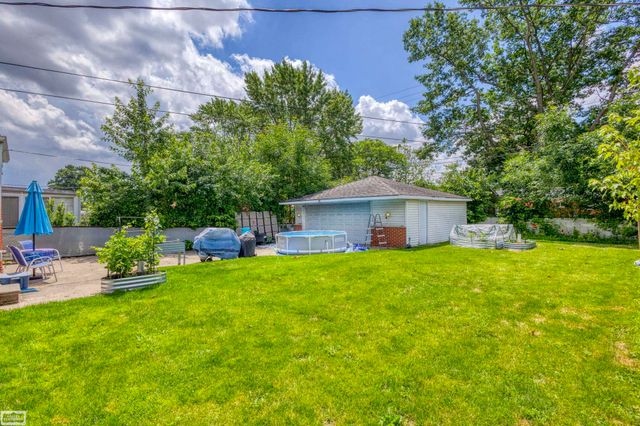 31557 Kelly Road, Fraser, MI 48026