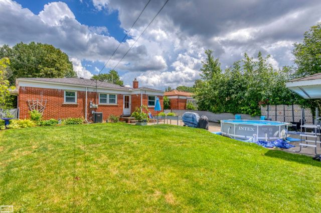 31557 Kelly Road, Fraser, MI 48026