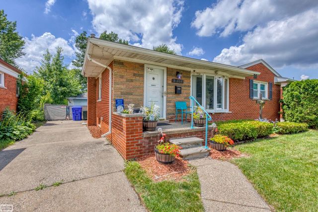 31557 Kelly Road, Fraser, MI 48026