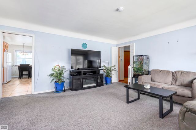 31557 Kelly Road, Fraser, MI 48026