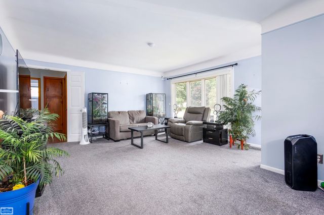 31557 Kelly Road, Fraser, MI 48026
