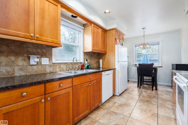 31557 Kelly Road, Fraser, MI 48026