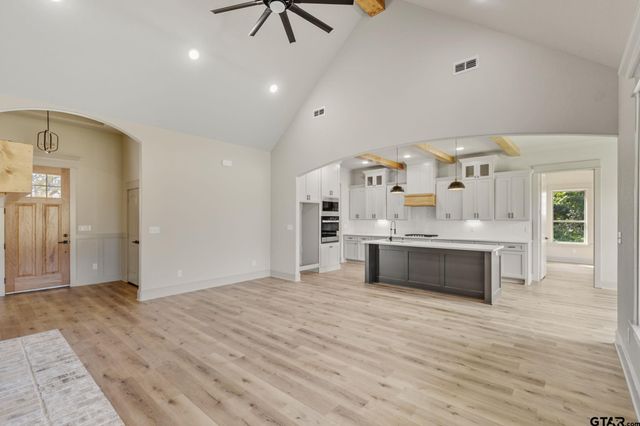 16618 Meadow Crest Dr, Lindale, TX 75771