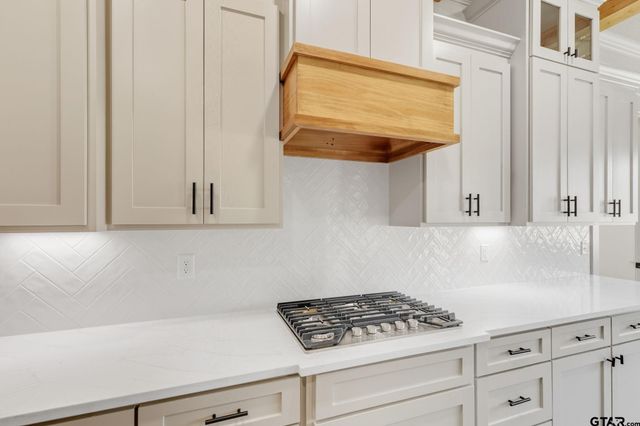 16618 Meadow Crest Dr, Lindale, TX 75771