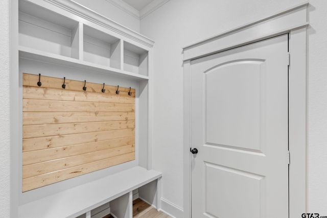 16618 Meadow Crest Dr, Lindale, TX 75771