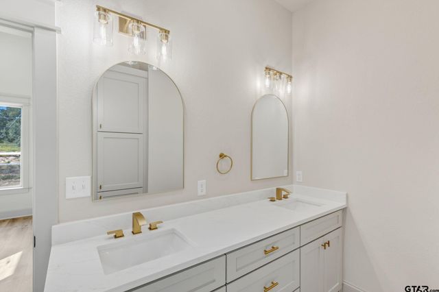 16618 Meadow Crest Dr, Lindale, TX 75771