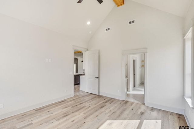 16618 Meadow Crest Dr, Lindale, TX 75771