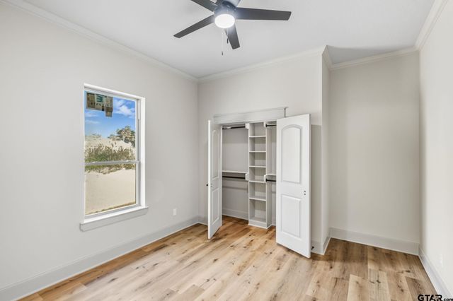 16618 Meadow Crest Dr, Lindale, TX 75771