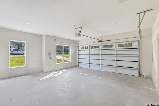 16618 Meadow Crest Dr, Lindale, TX 75771