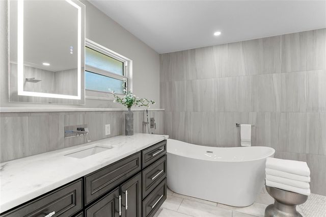 4995 58TH AVENUE S, St Petersburg, FL 33715