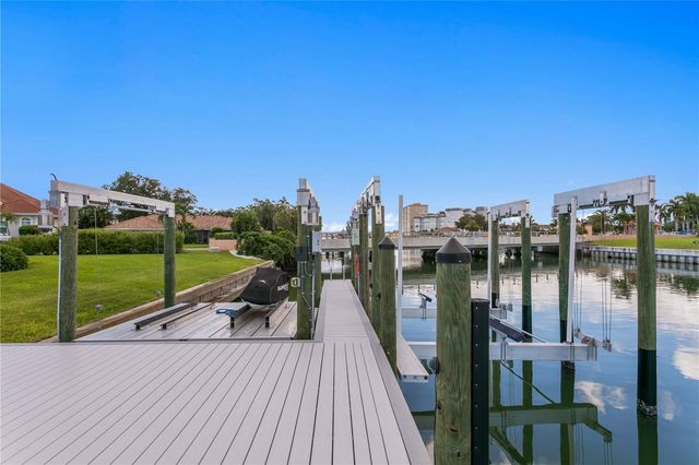 4995 58TH AVENUE S, St Petersburg, FL 33715