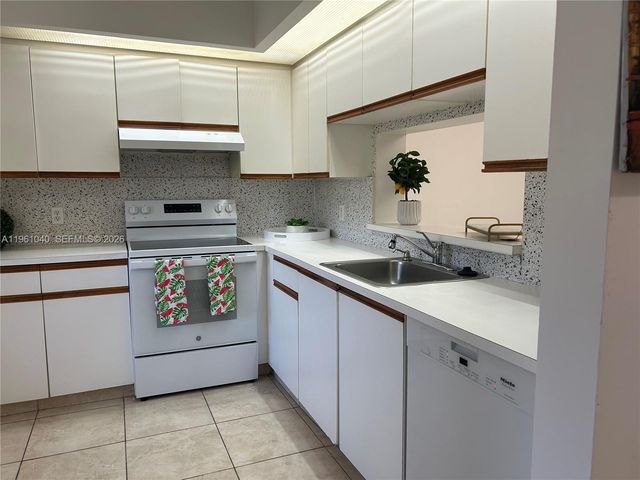 100 SW 130th Terrace 109C, Pembroke Pines, FL 33027