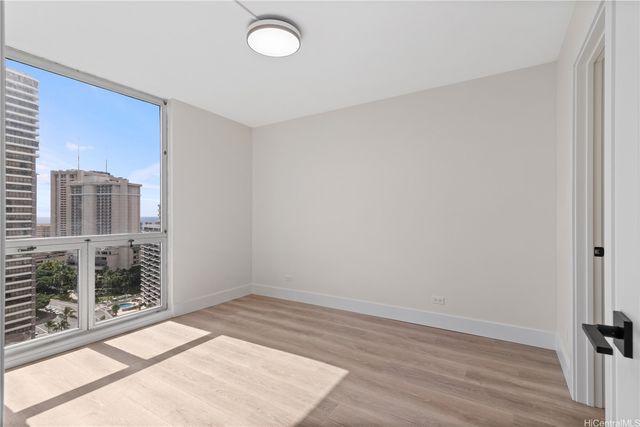 469 Ena Road 2304, Honolulu, HI 96815