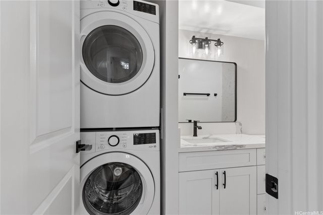 469 Ena Road 2304, Honolulu, HI 96815