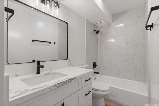 469 Ena Road 2304, Honolulu, HI 96815