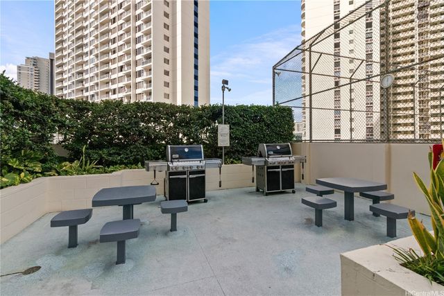 469 Ena Road 2304, Honolulu, HI 96815