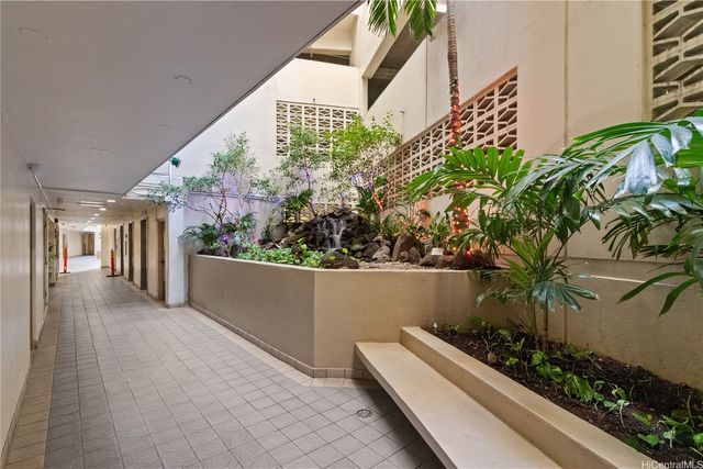 469 Ena Road 2304, Honolulu, HI 96815