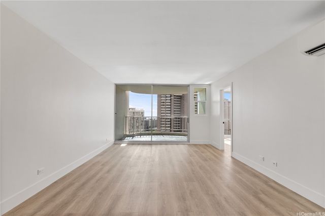 469 Ena Road 2304, Honolulu, HI 96815