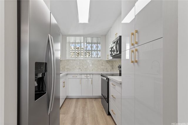 469 Ena Road 2304, Honolulu, HI 96815