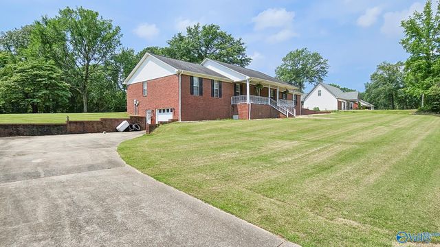 1100 Rain Tree Drive, Tuscumbia, AL 35674