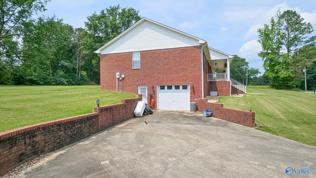 1100 Rain Tree Drive, Tuscumbia, AL 35674