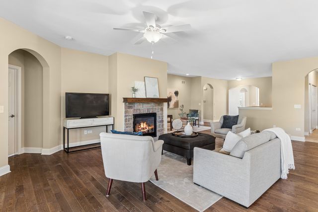 3731 Chesapeake Lane, Naperville, IL 60564