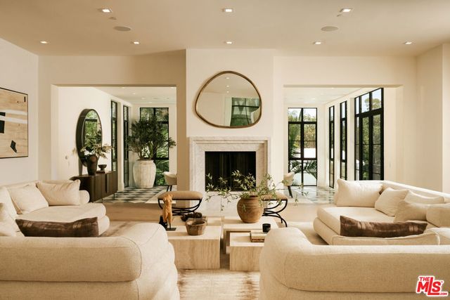 1748 Correa Way, Los Angeles, CA 90049