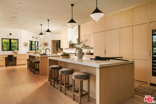 1748 Correa Way, Los Angeles, CA 90049