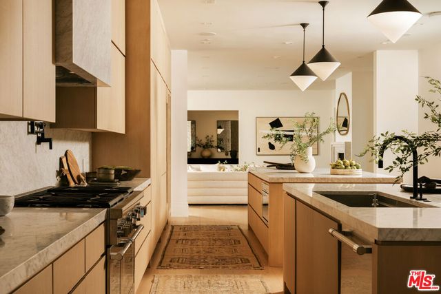 1748 Correa Way, Los Angeles, CA 90049