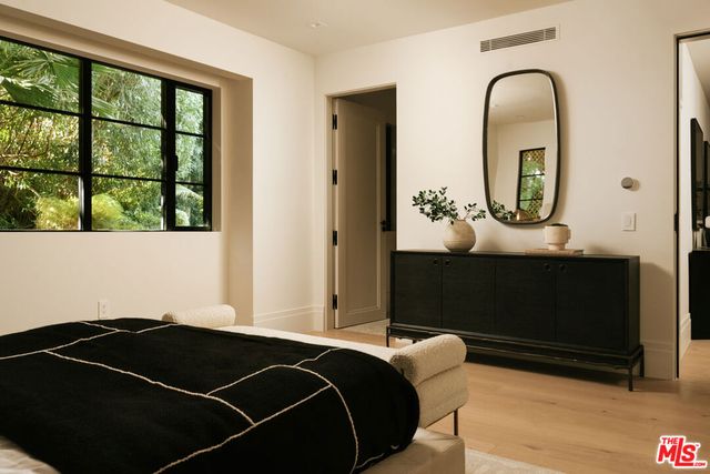 1748 Correa Way, Los Angeles, CA 90049