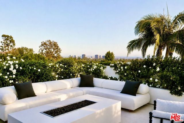 1748 Correa Way, Los Angeles, CA 90049
