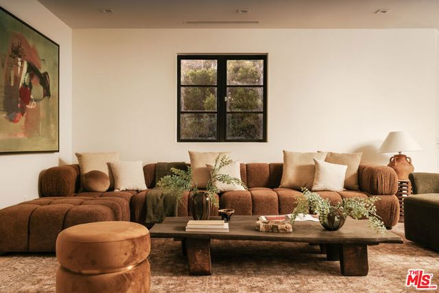 1748 Correa Way, Los Angeles, CA 90049