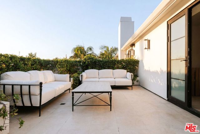 1748 Correa Way, Los Angeles, CA 90049