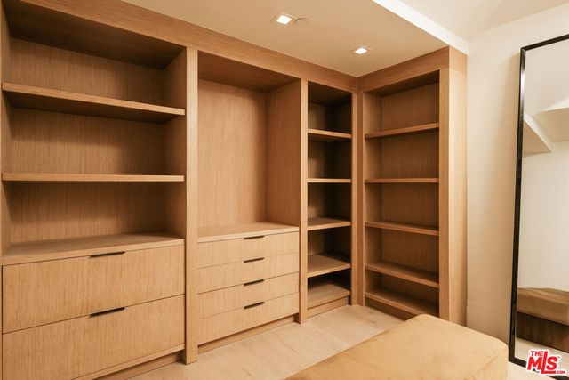 1748 Correa Way, Los Angeles, CA 90049