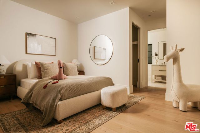 1748 Correa Way, Los Angeles, CA 90049