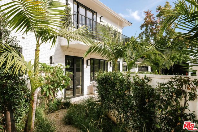 1748 Correa Way, Los Angeles, CA 90049