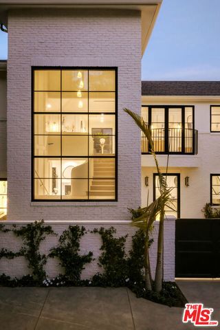 1748 Correa Way, Los Angeles, CA 90049