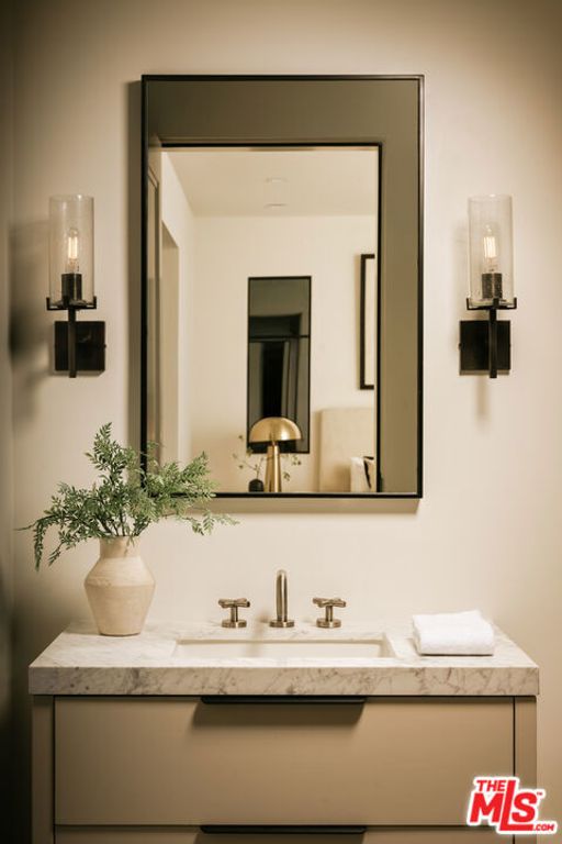 Image 27 of property listing at 1748 Correa Way, Los Angeles, CA 90049