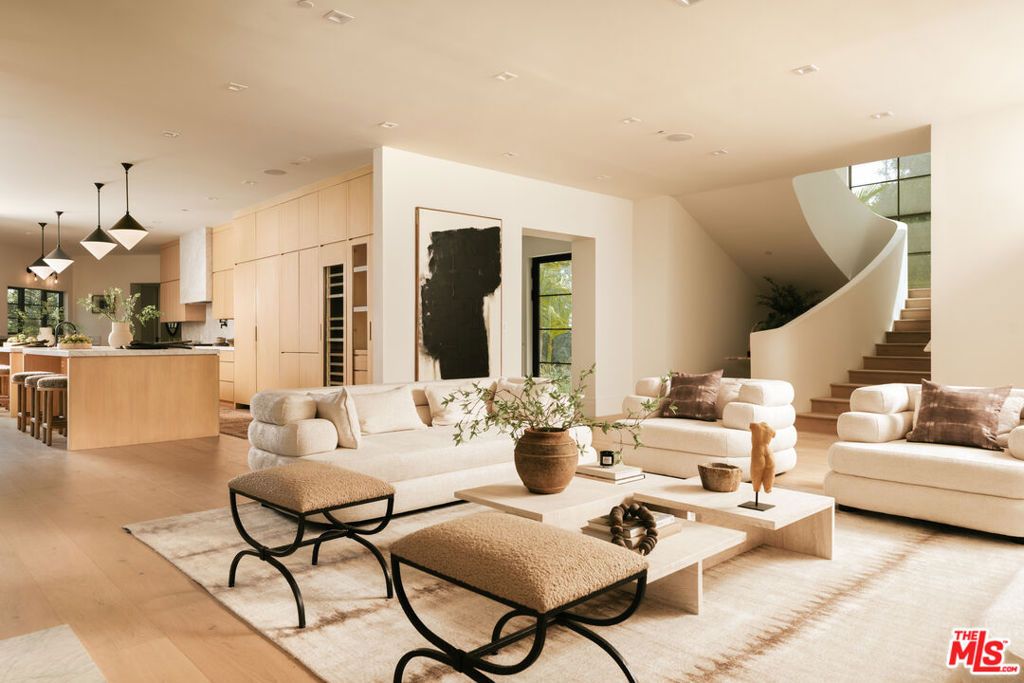 Image 9 of property listing at 1748 Correa Way, Los Angeles, CA 90049