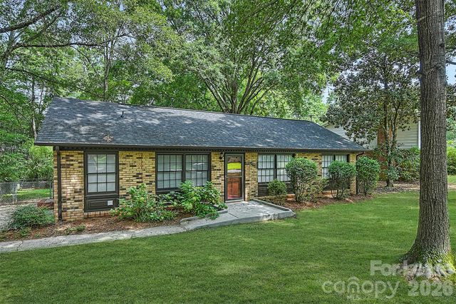 218 Clearbrook Road, Matthews, NC 28105