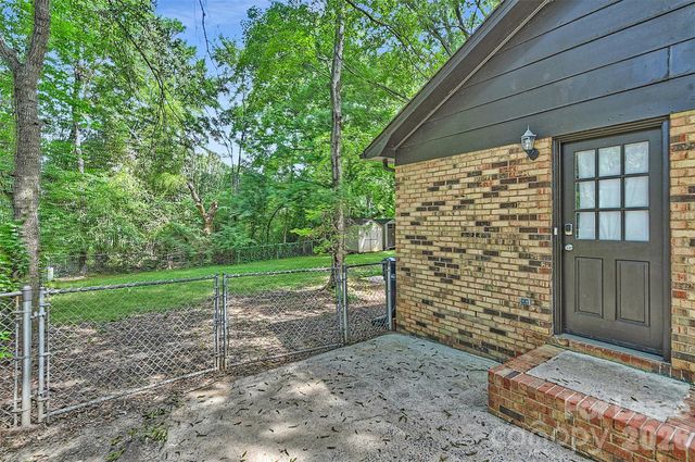 218 Clearbrook Road, Matthews, NC 28105