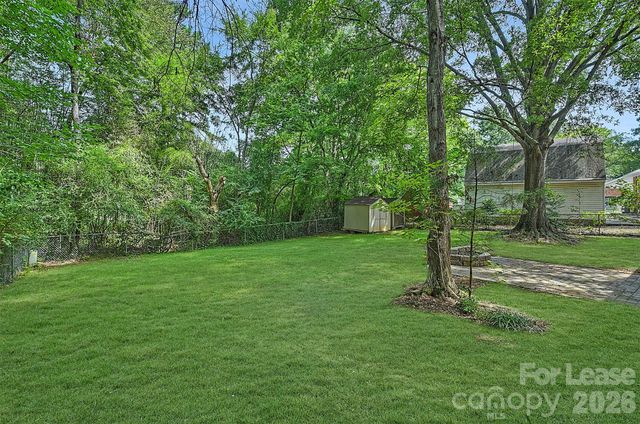218 Clearbrook Road, Matthews, NC 28105