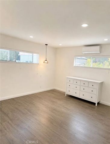 17557 lemay, Lake Balboa, CA 91406