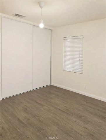 17557 lemay, Lake Balboa, CA 91406